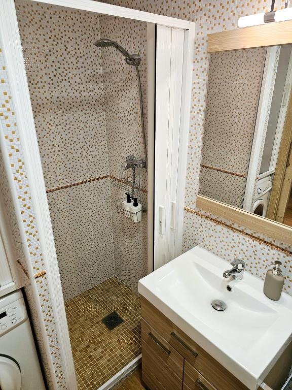 PANDORA — Luxury 3-Bed City Centre Apartment in Alicante