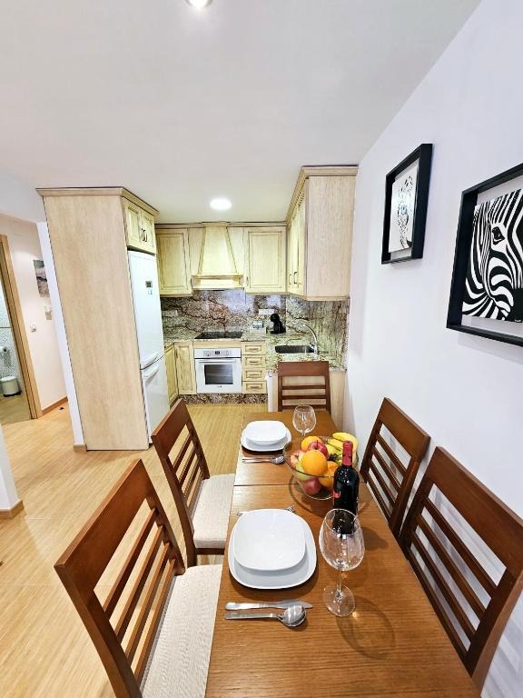 PANDORA — Luxury 3-Bed City Centre Apartment in Alicante