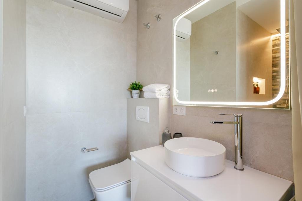 Sky Suites — Stunning 28th-Floor 2-Bed Apartment with Sea Views, Alicante